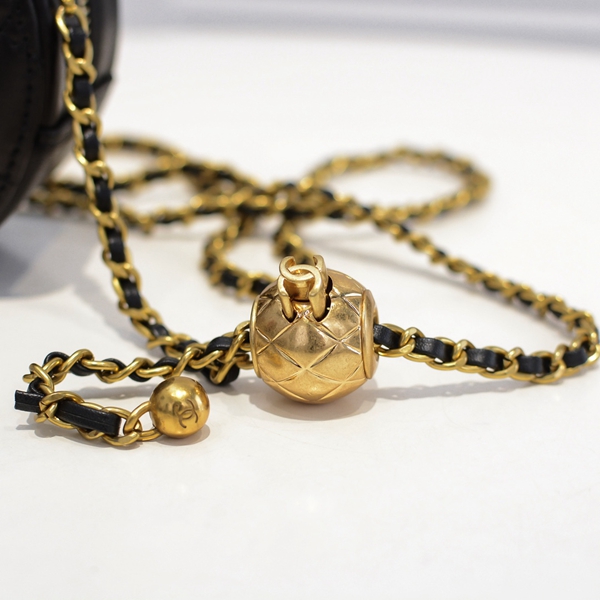 シャネルバッグ着用イメージ